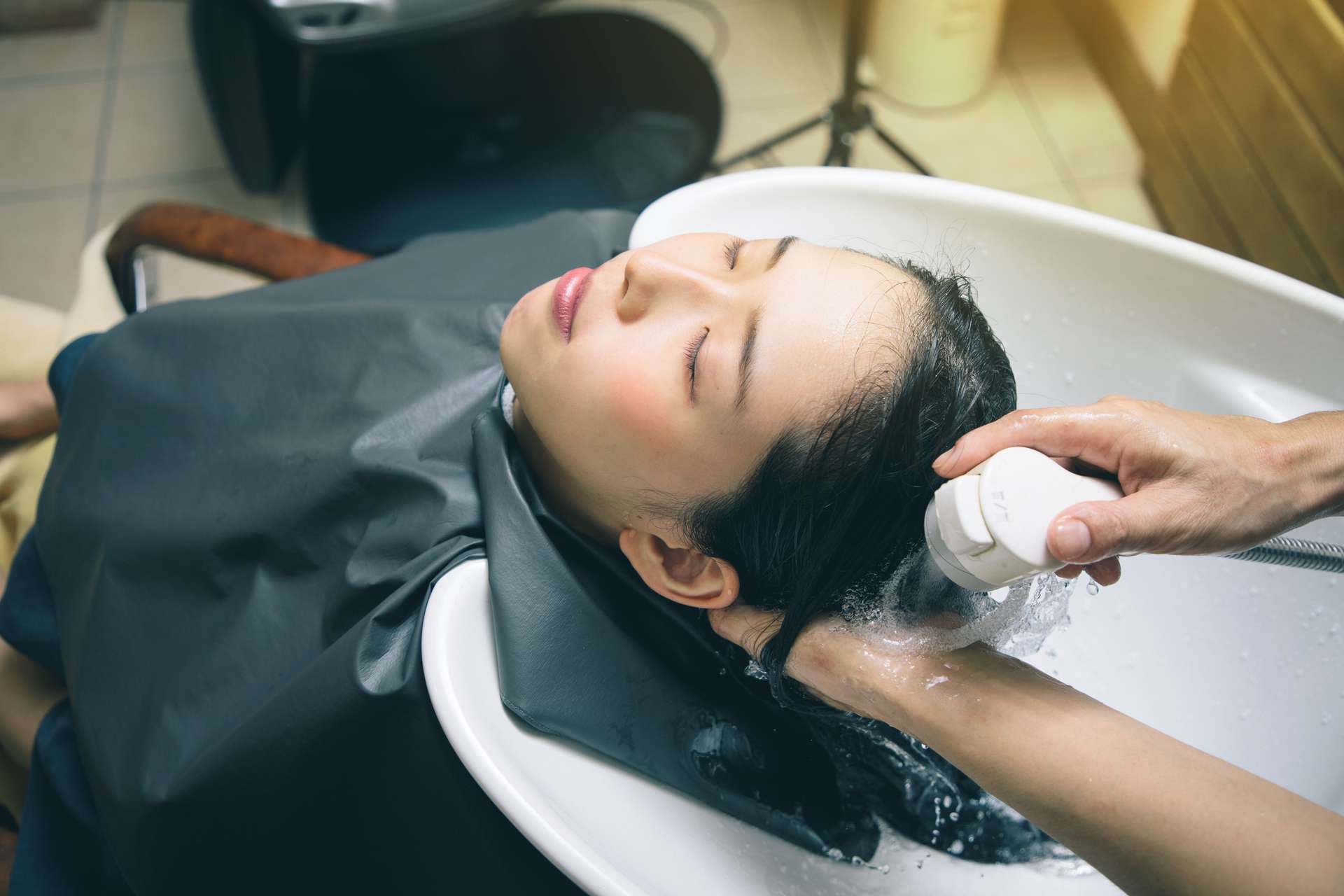 美容室のWカラーで理想の発色を実現