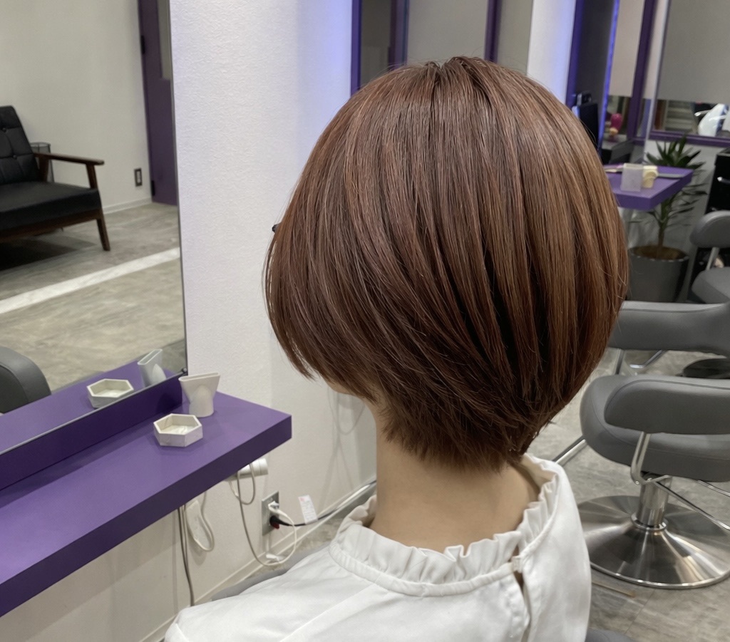 明るめグレイヘアで魅力的な未来を切り拓こう！